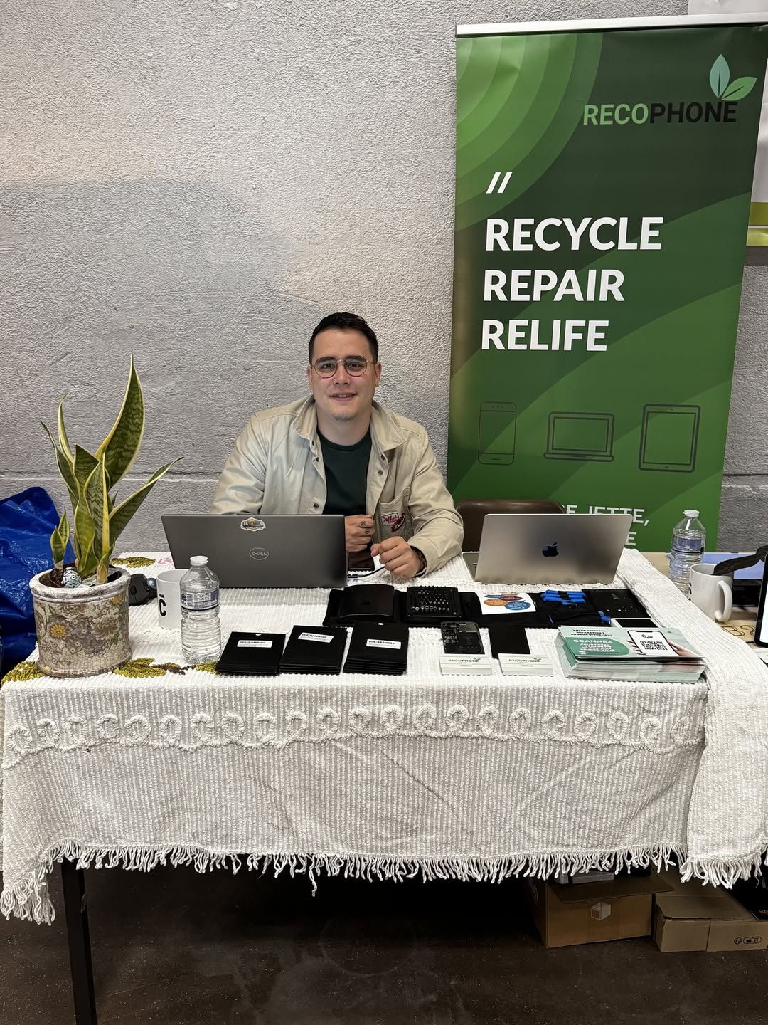 Stand RecoPhone au salon HOPE de Namur en 2023